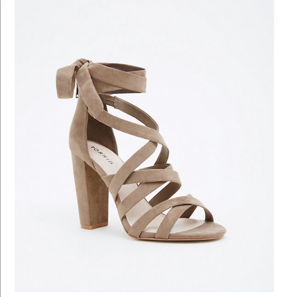 Torrid 9.5W Taupe Lace Up Chunky Heel